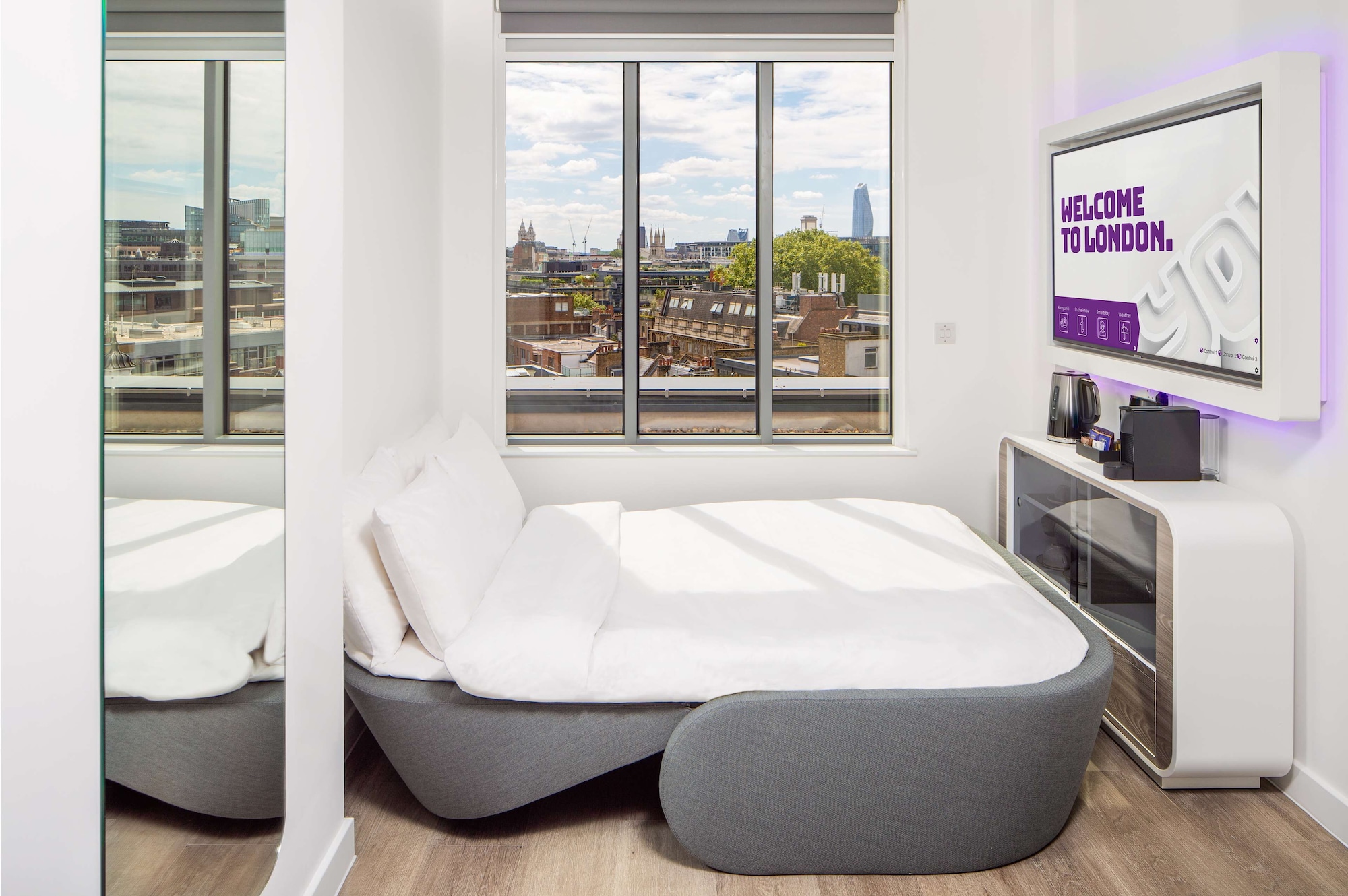 Vip, Suite, Queen Bed, Sofa