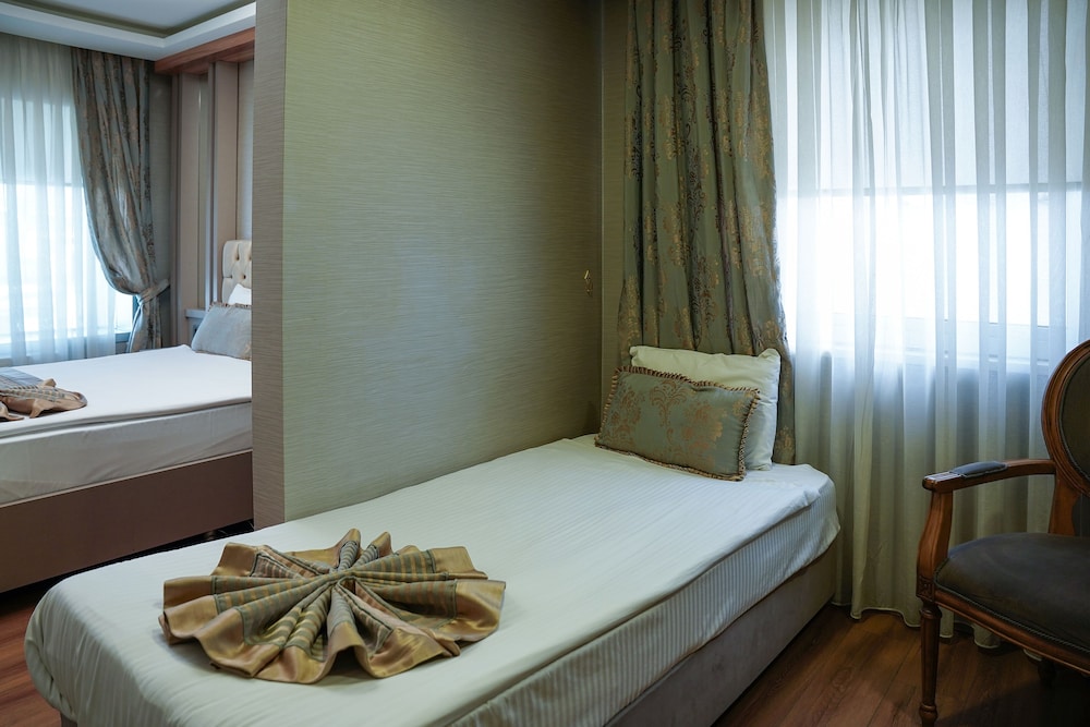 Enerji Hotel 14/46
