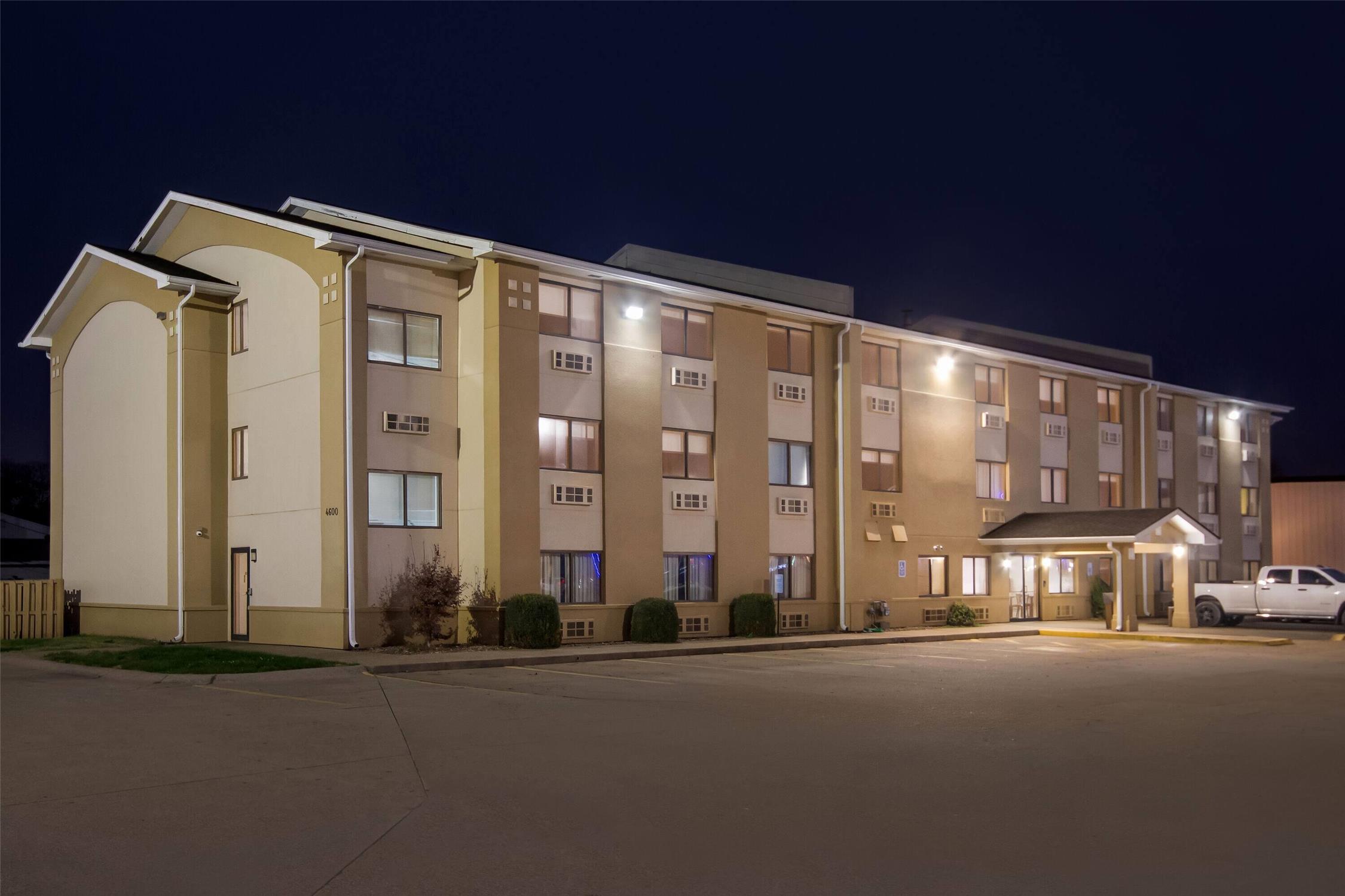 Super 8 by Wyndham Evansville East 1/16