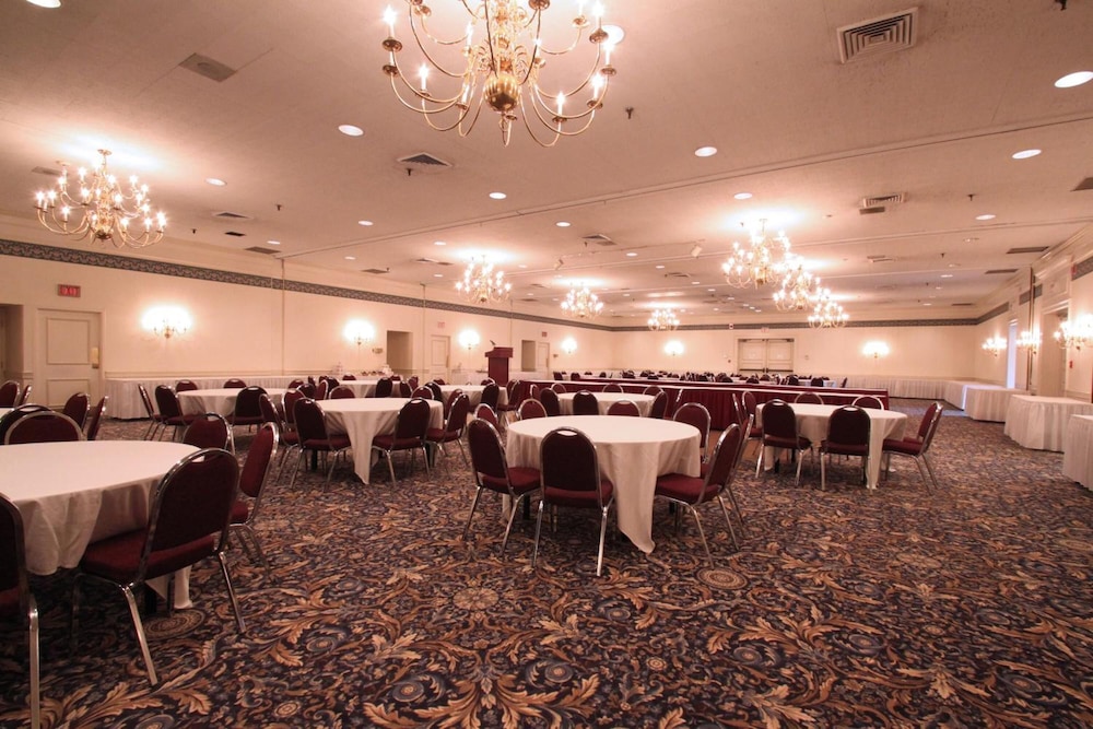 Fireside Inn Suites West Lebanon 36/53