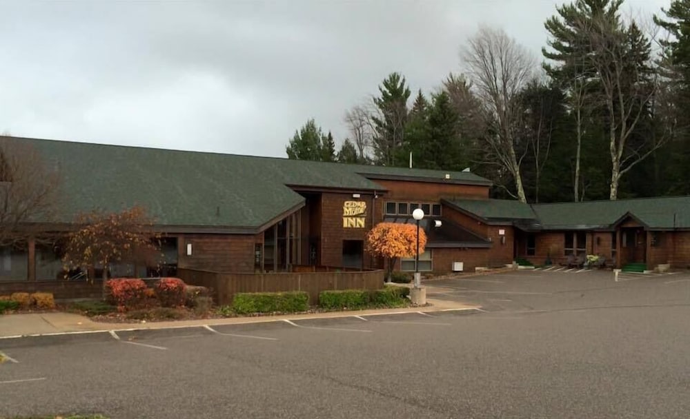 Cedar Motor Inn 4/56