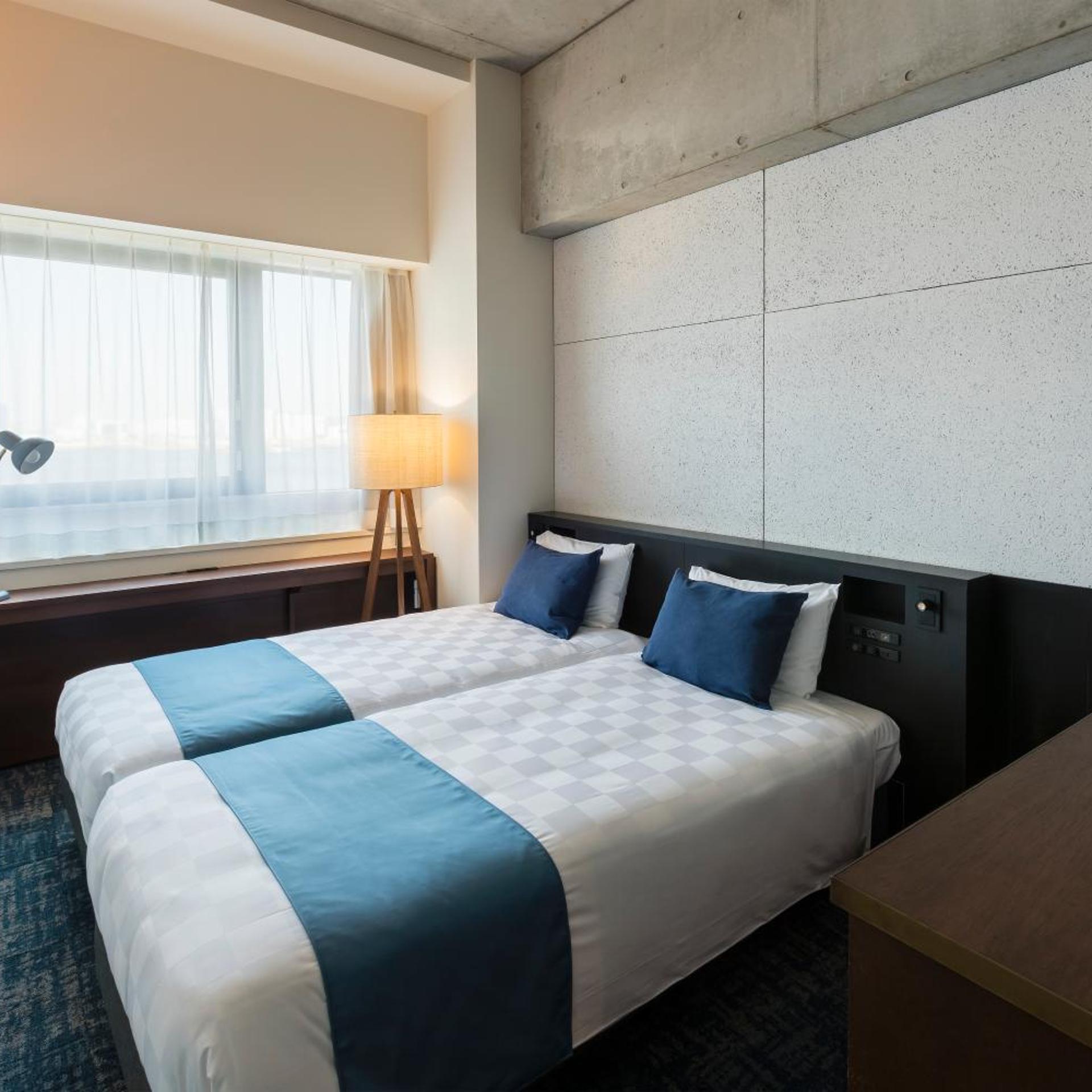 Standard, Twin Beds, River and Airport View