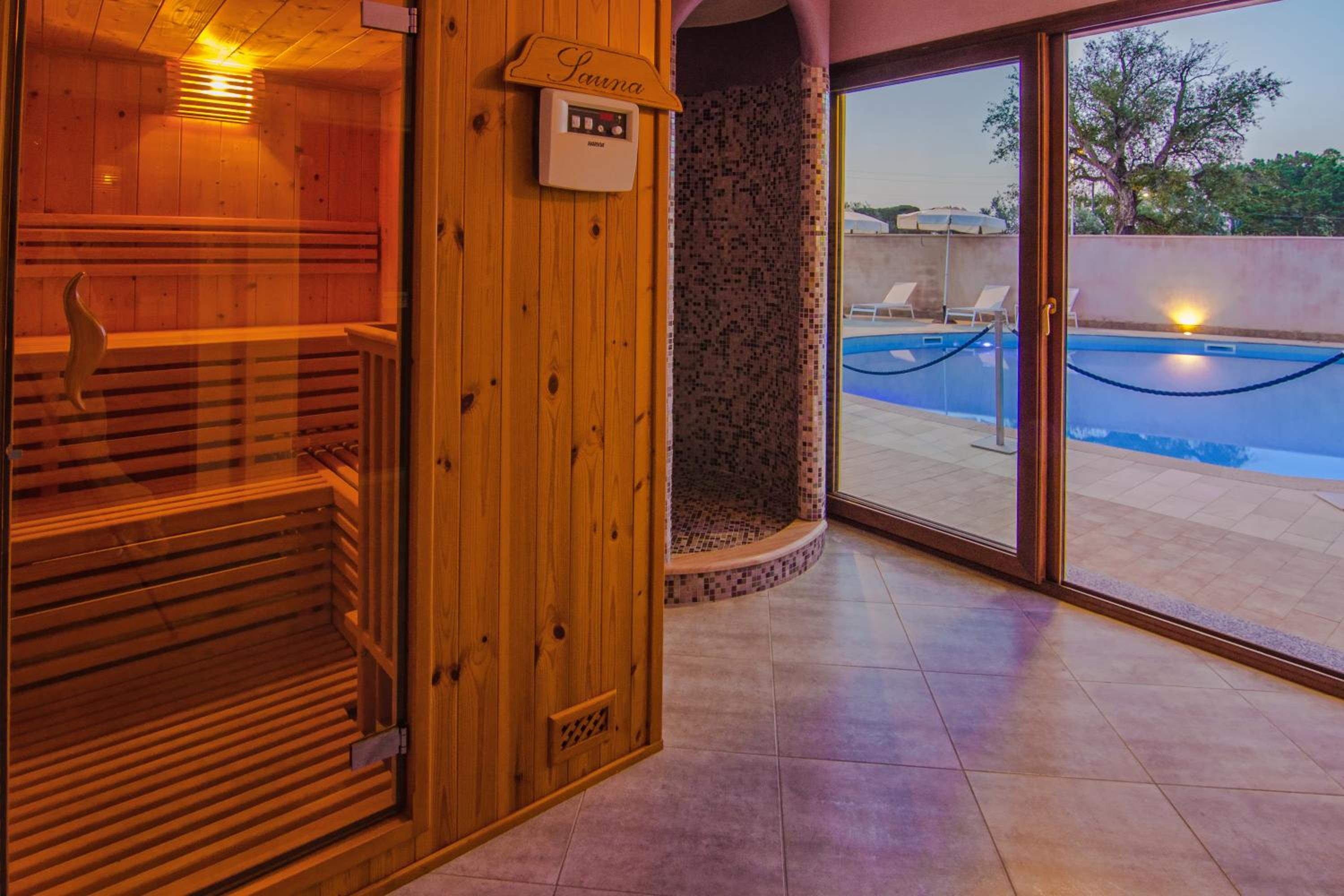 La Perla Hotel 33/47