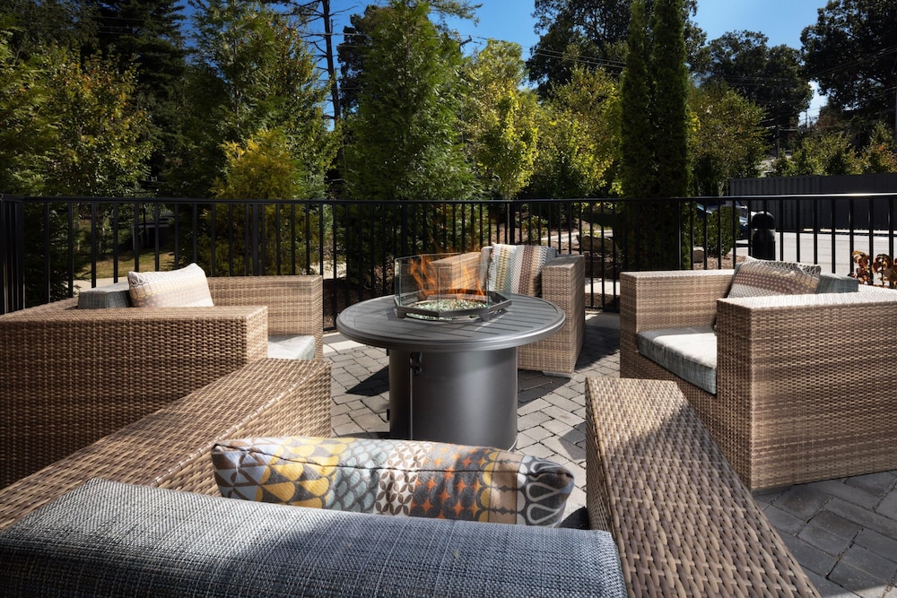 Holiday Inn & Suites Asheville-Biltmore Village Area 58/70