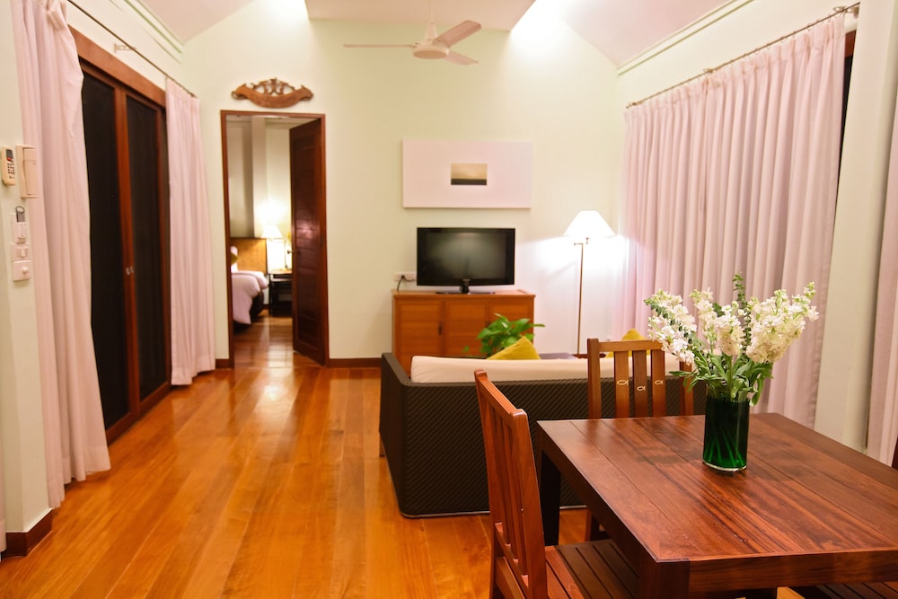 FISHERMANS VILLAGE RESORT 28/32