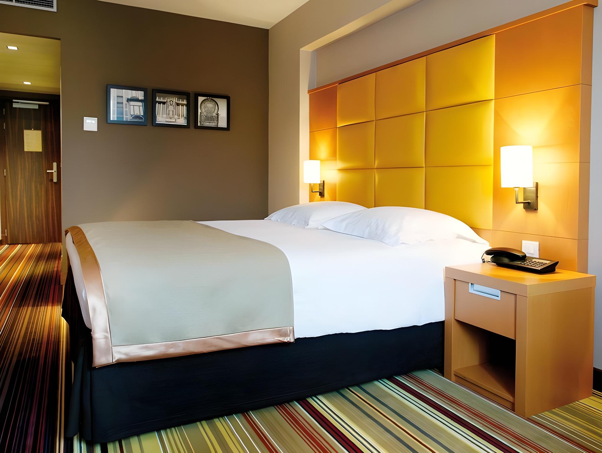 Club, Double and Twin Beds