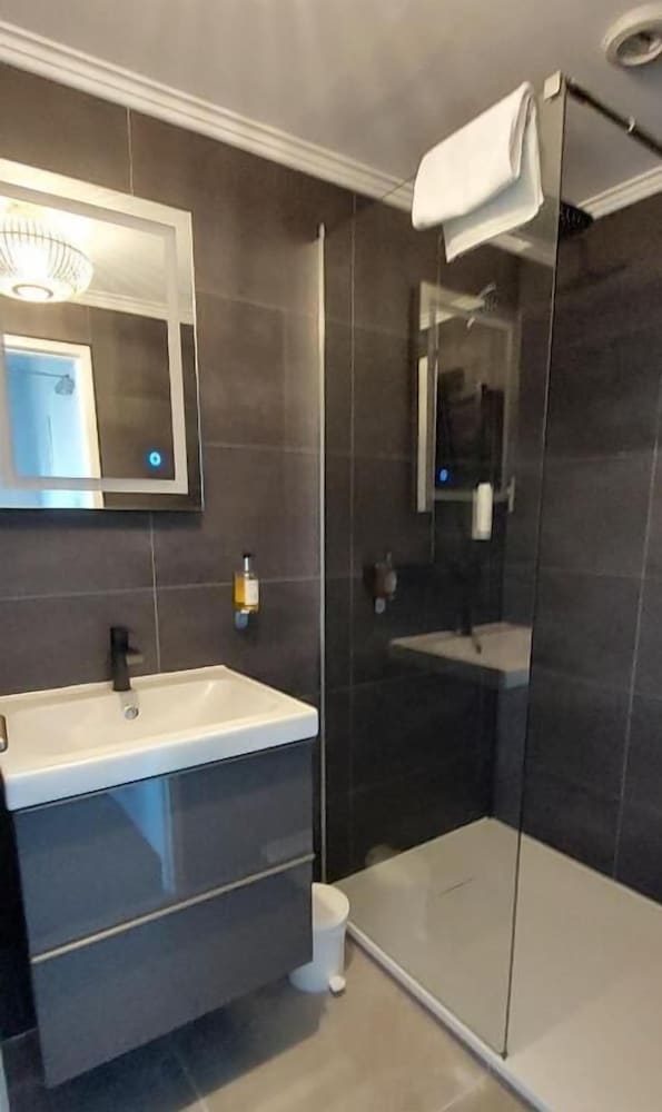 HOTEL LE PRIEURE 20/20