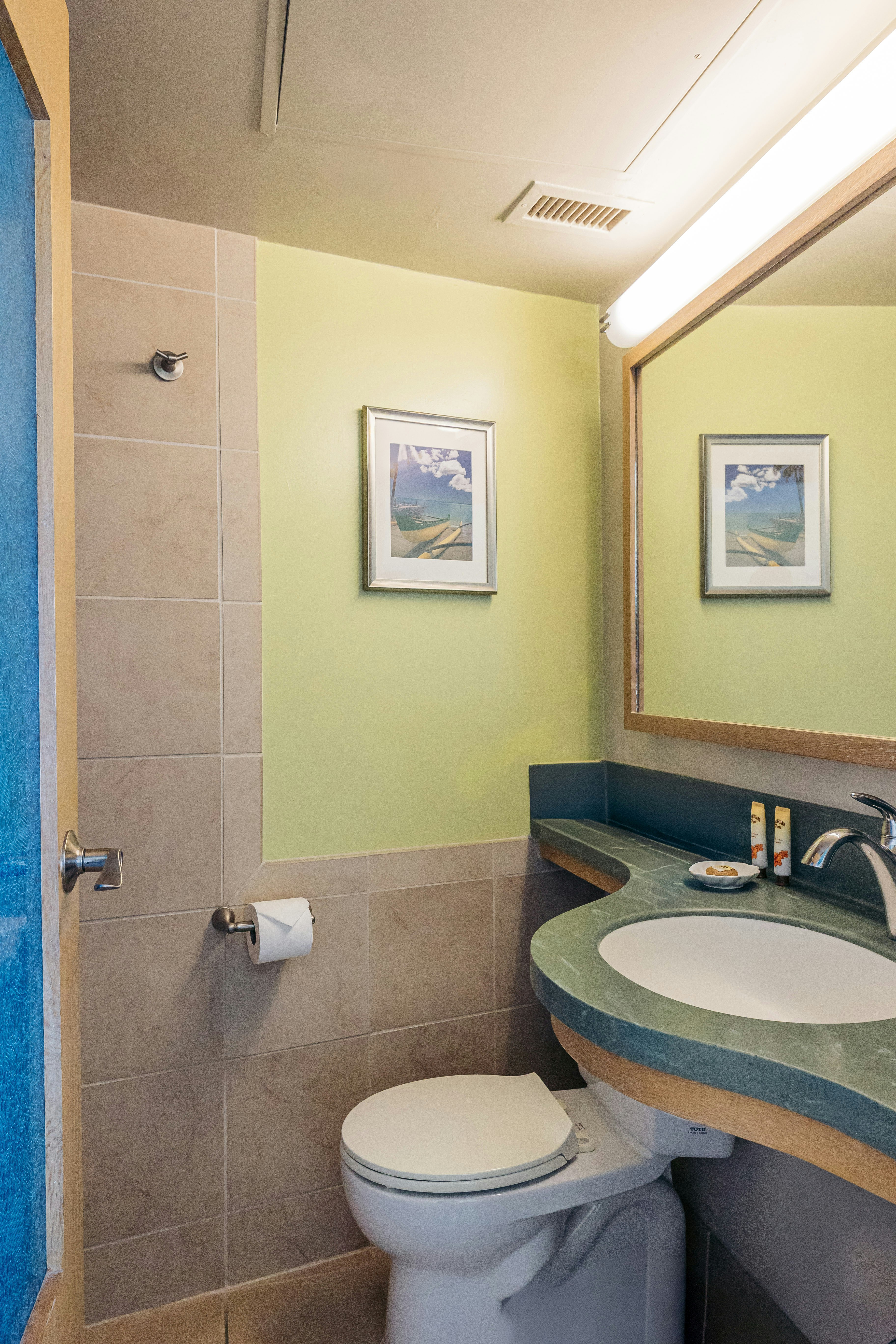 Waikiki Circle Hotel 48/50