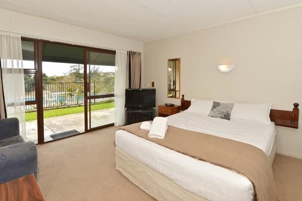 Falls Motel & Waterfront Campground 18/66