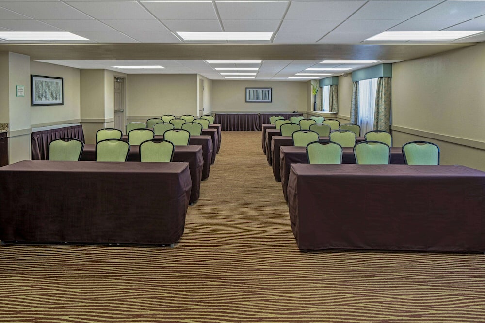 La Quinta Inn & Suites by Wyndham Bonita Springs Naples N. 45/47