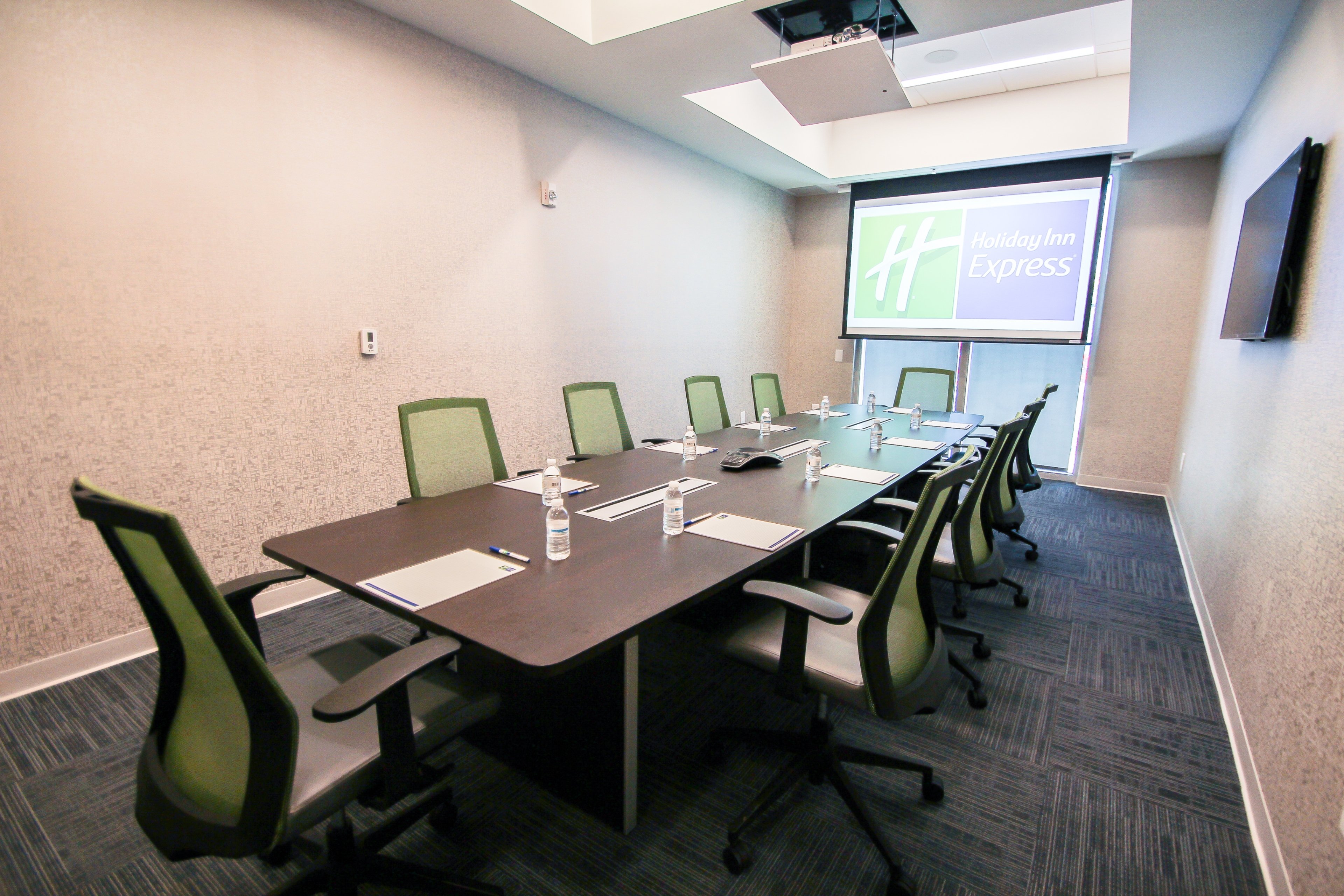 Holiday Inn Express & Suites Miami Airport East 57/69