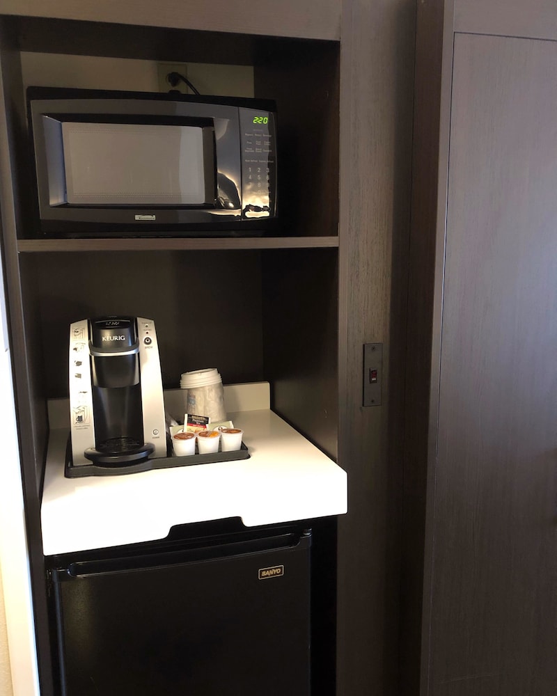 Holiday Inn Express Hotel And Suites Ashland 51/55