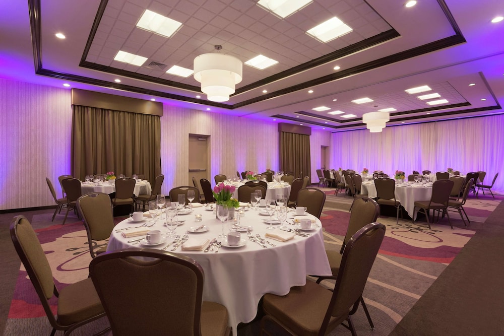 Hilton Garden Inn Pittsburgh Airport South - Robinson Mall 33/48