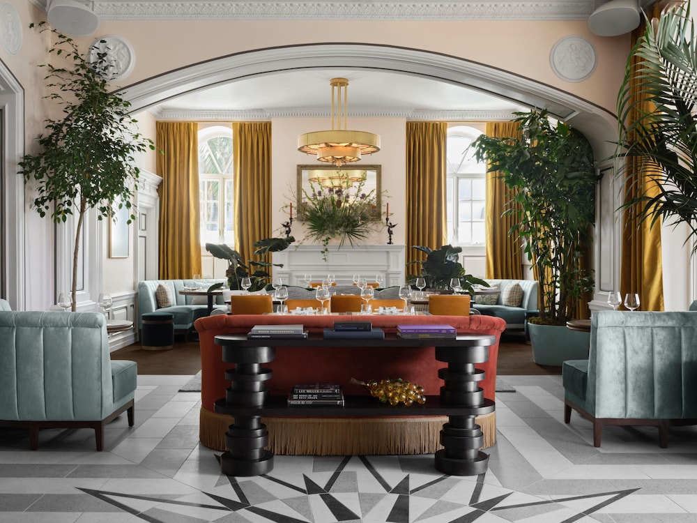The Georgian Hotel 14/71