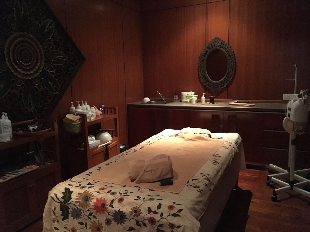 Century Pines Resort 20/50