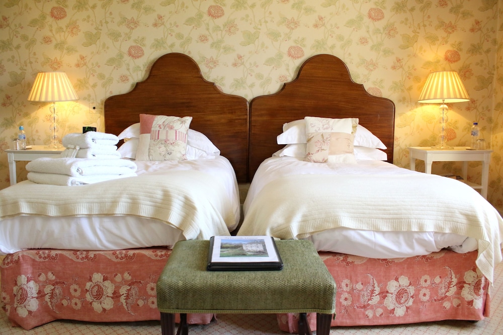 Aylworth Manor 10/50
