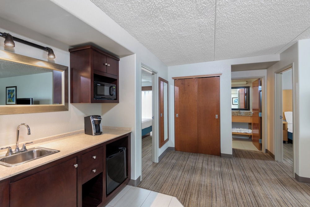 Holiday Inn Express Hotel And Suites Wheat Ridge Denver West 68/68