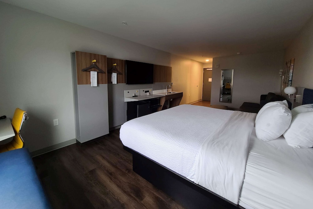 Microtel Inn & Suites by Wyndham Milford 16/54