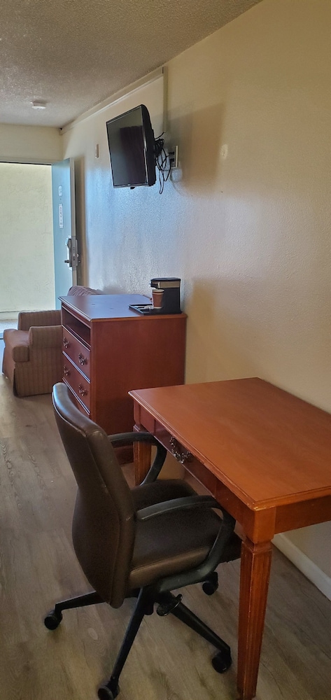 Anaheim National Inn 54/72