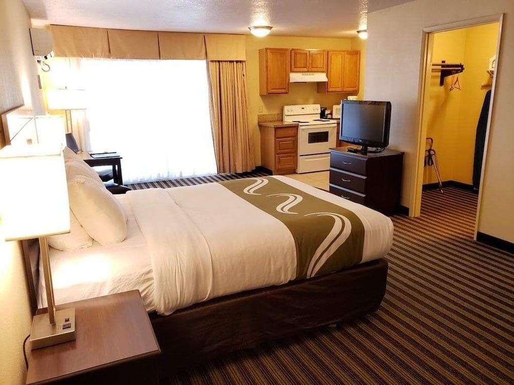Efficiency, Standard, Queen Bed