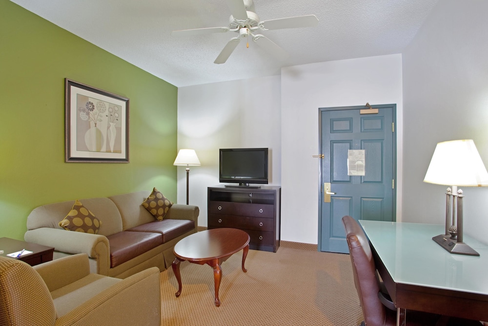 Holiday Inn Express Hotel And Suites Chicago Deerfield Lincoln 37/50