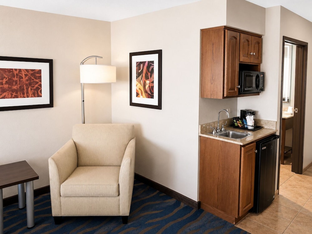 Astoria Hotel and Event Center 44/61