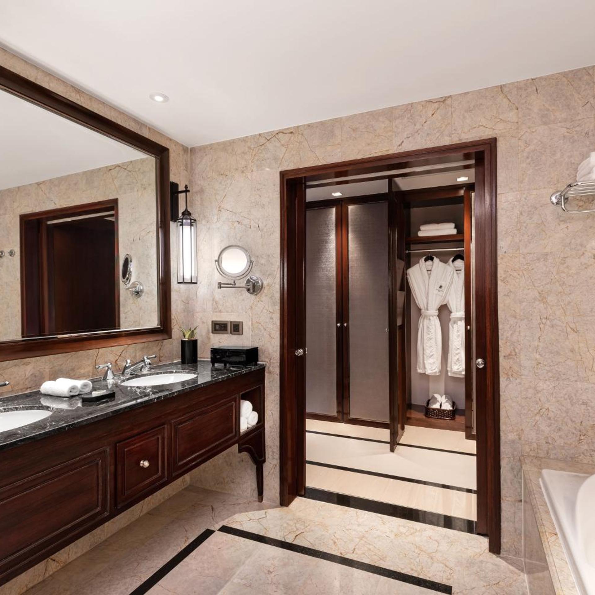 1 Bedroom, Athenee, Suite, Club Lounge Access, THE ATHENEE HOTEL, A LUXURY COLLECTION HOTEL BANGKOK 4/4