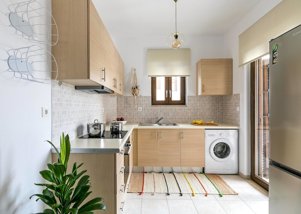 Syra Suites 3/50