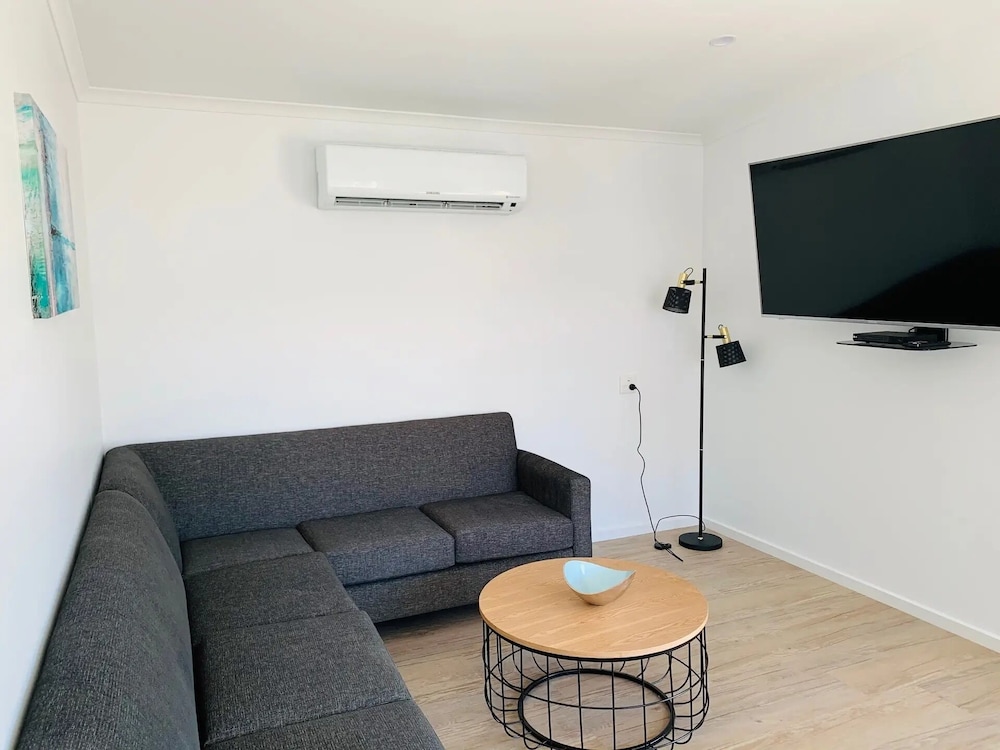 Victor Harbor Holiday & Cabin Park 30/46