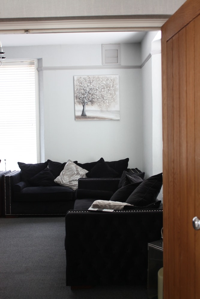OYO Watton Vibe Hotel 32/50
