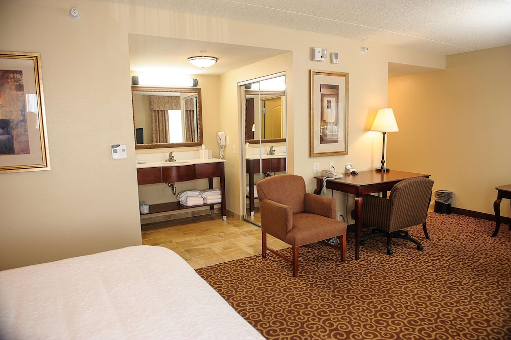 Hampton Inn Suites Brookings 33/37