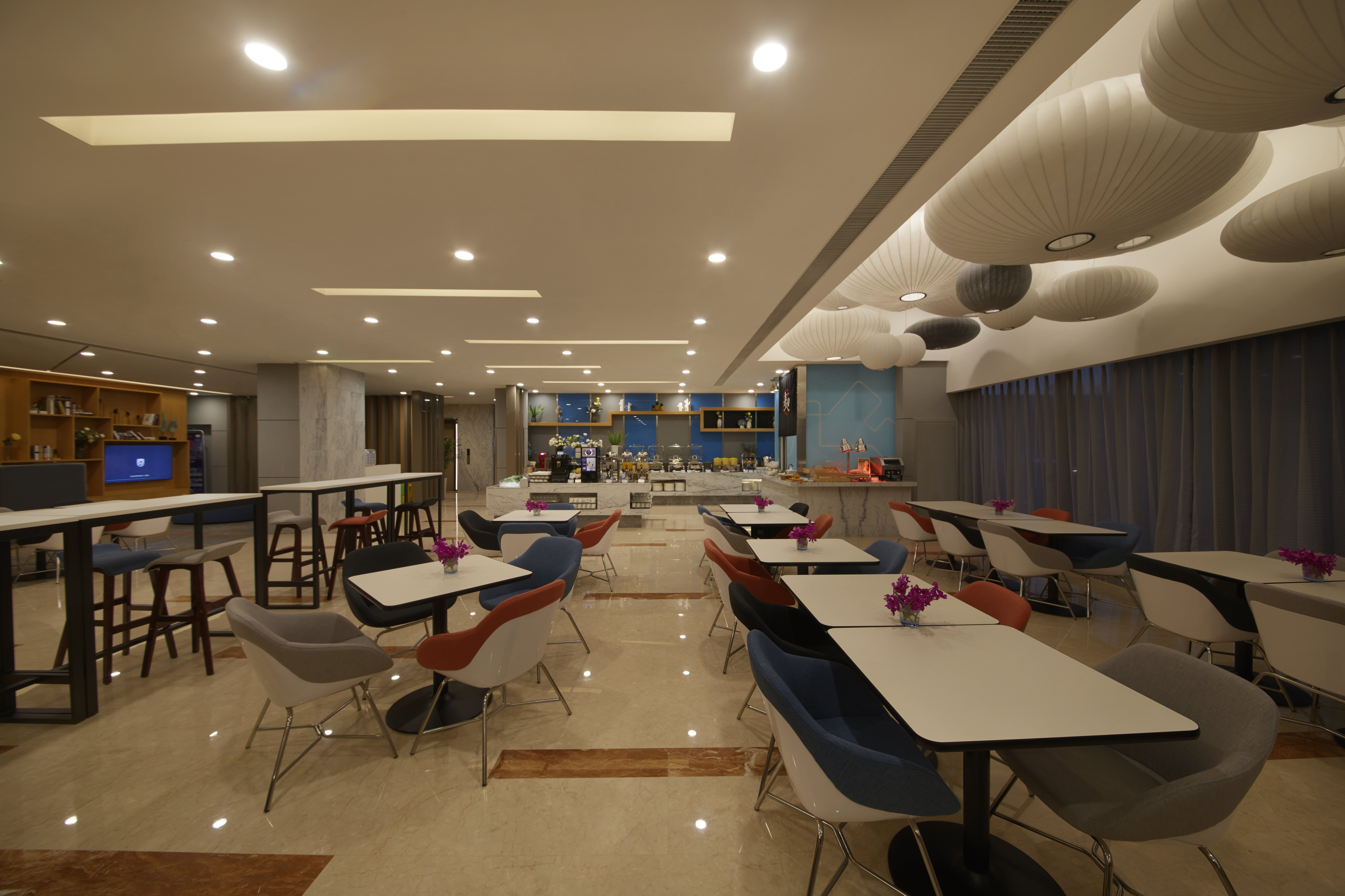 Holiday Inn Express Zhengzhou Zhengdong 53/73