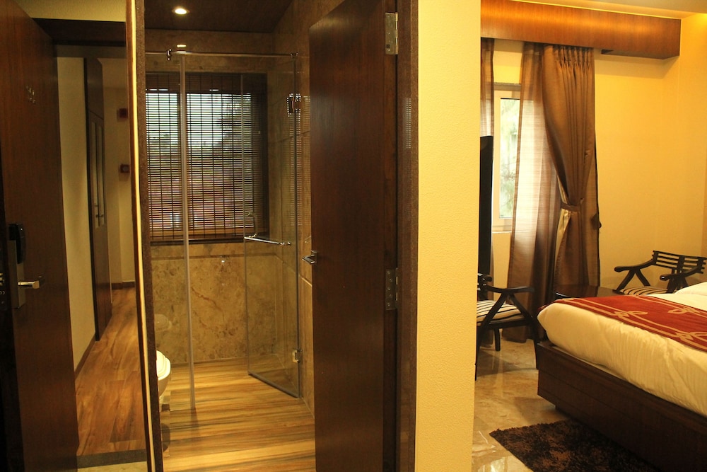 Surya Hotel 46/74