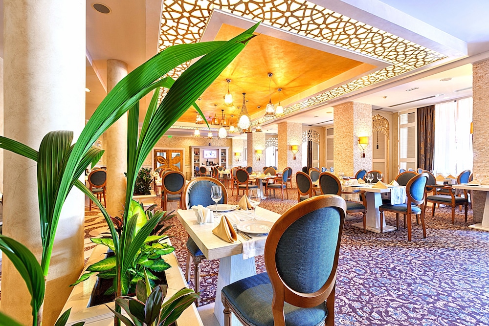 restaurant cafeteria