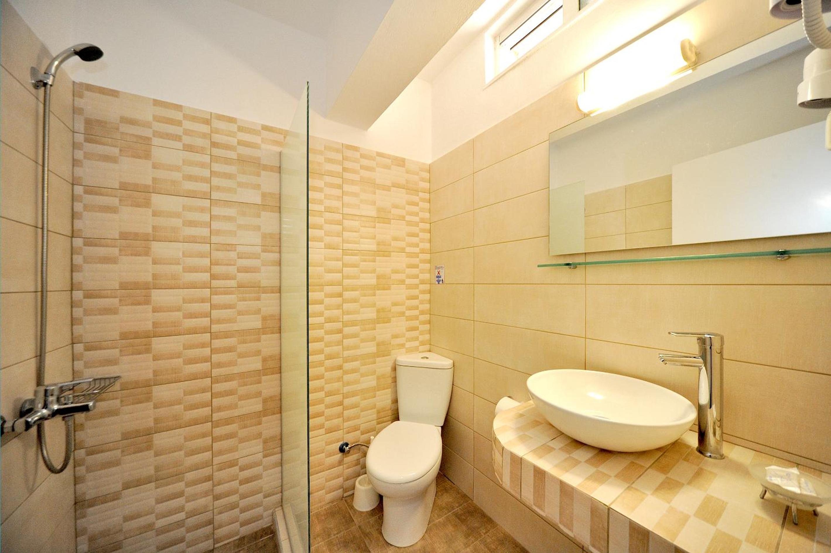 شقة، Byron Apartments 4/6
