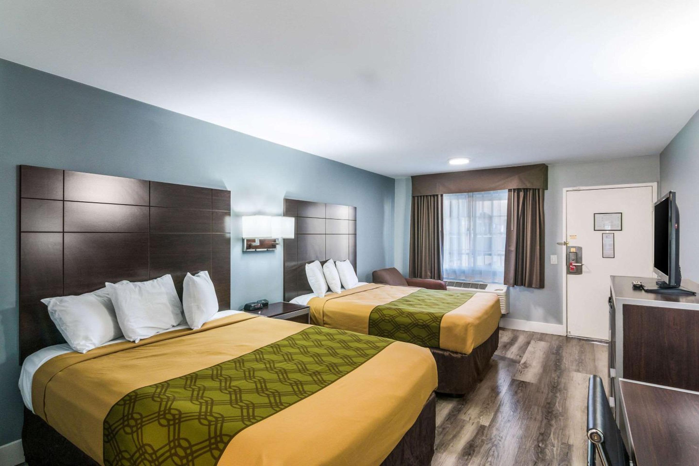 Standard, 2 Queen Beds