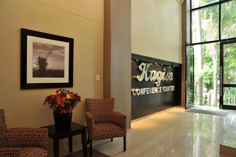 SAFARI LODGE HOTEL & CONVENTION CENTRE 26/50