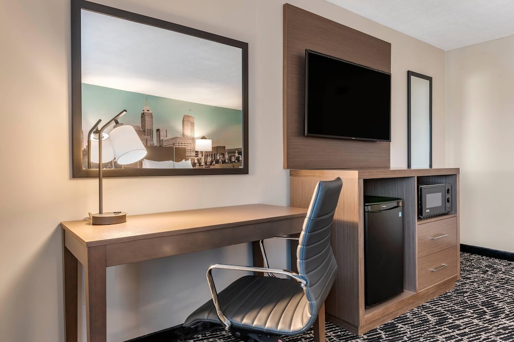 Clarion Pointe Indianapolis Airport 55/64