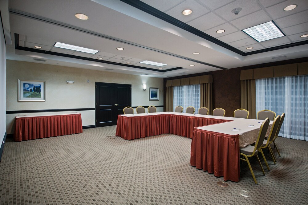 Holiday Inn Express Hotel And Suites Green Bay East 53/64