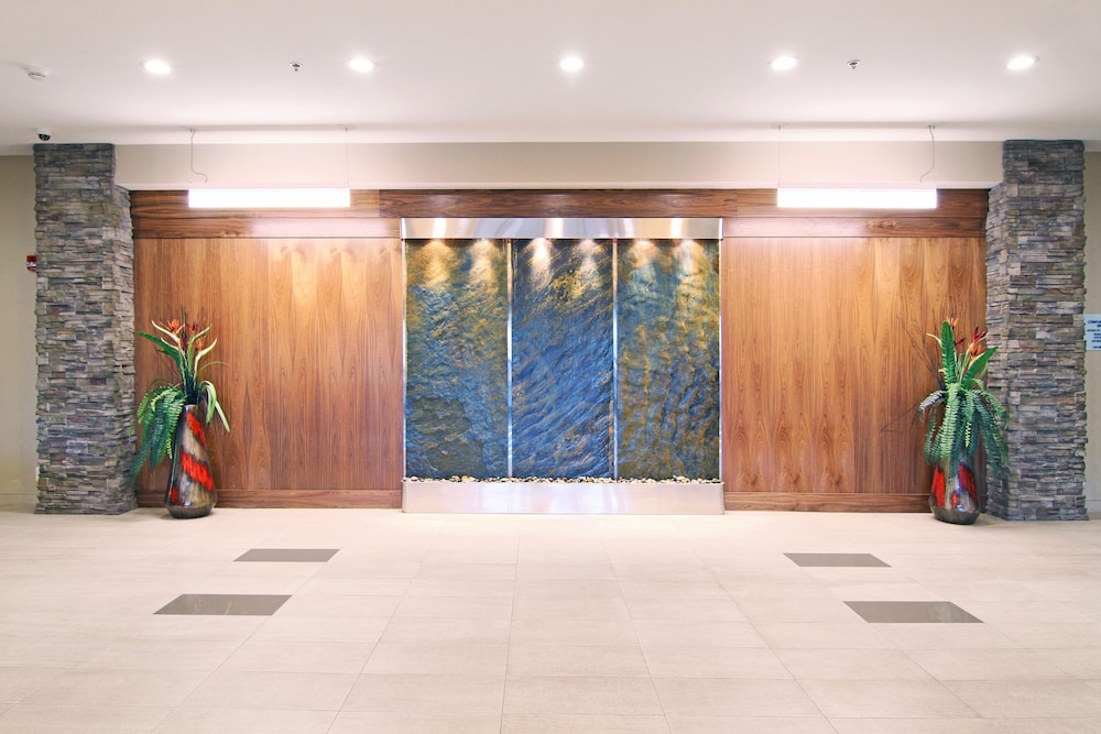 Holiday Inn Express And Suites Calgary Nw University Area 7/73