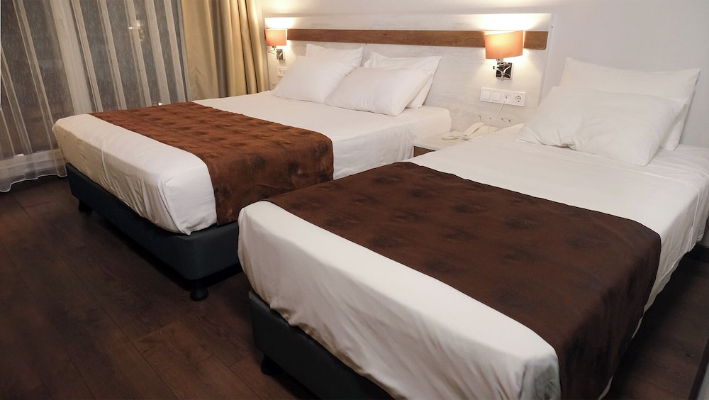 Kanyonvadi Hotel 13/47