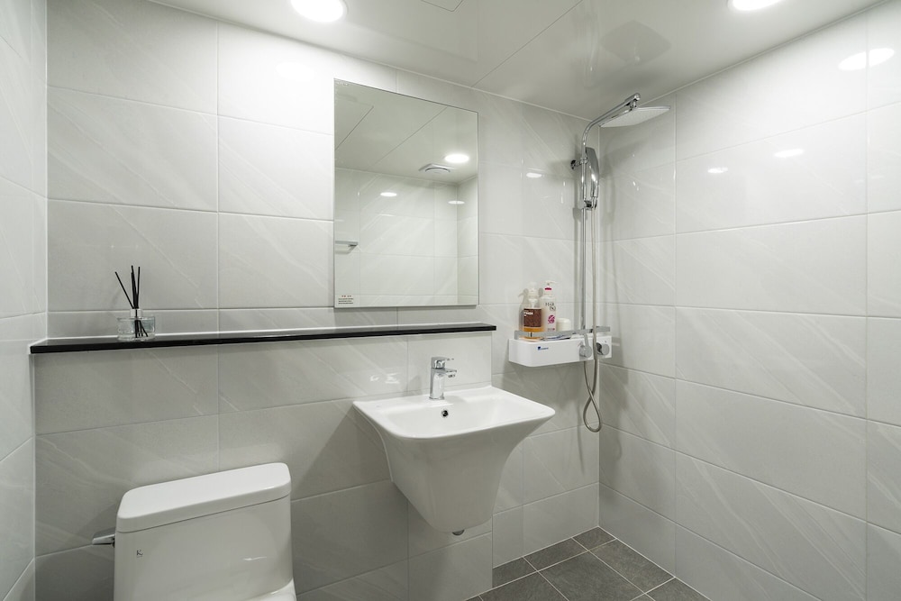 New Jeju Hotel 50/50