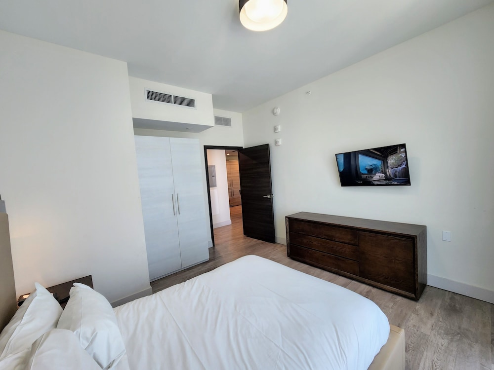 1 BEDROOM, CONDO, DELUXE, CITY VIEW