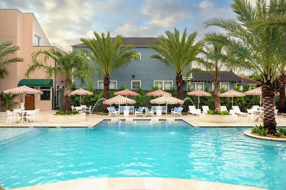 The Garden District Hotel 41/46
