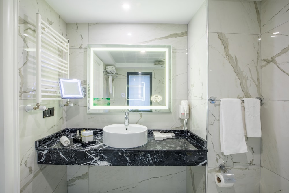Karpalas City Hotel & Spa 11/70