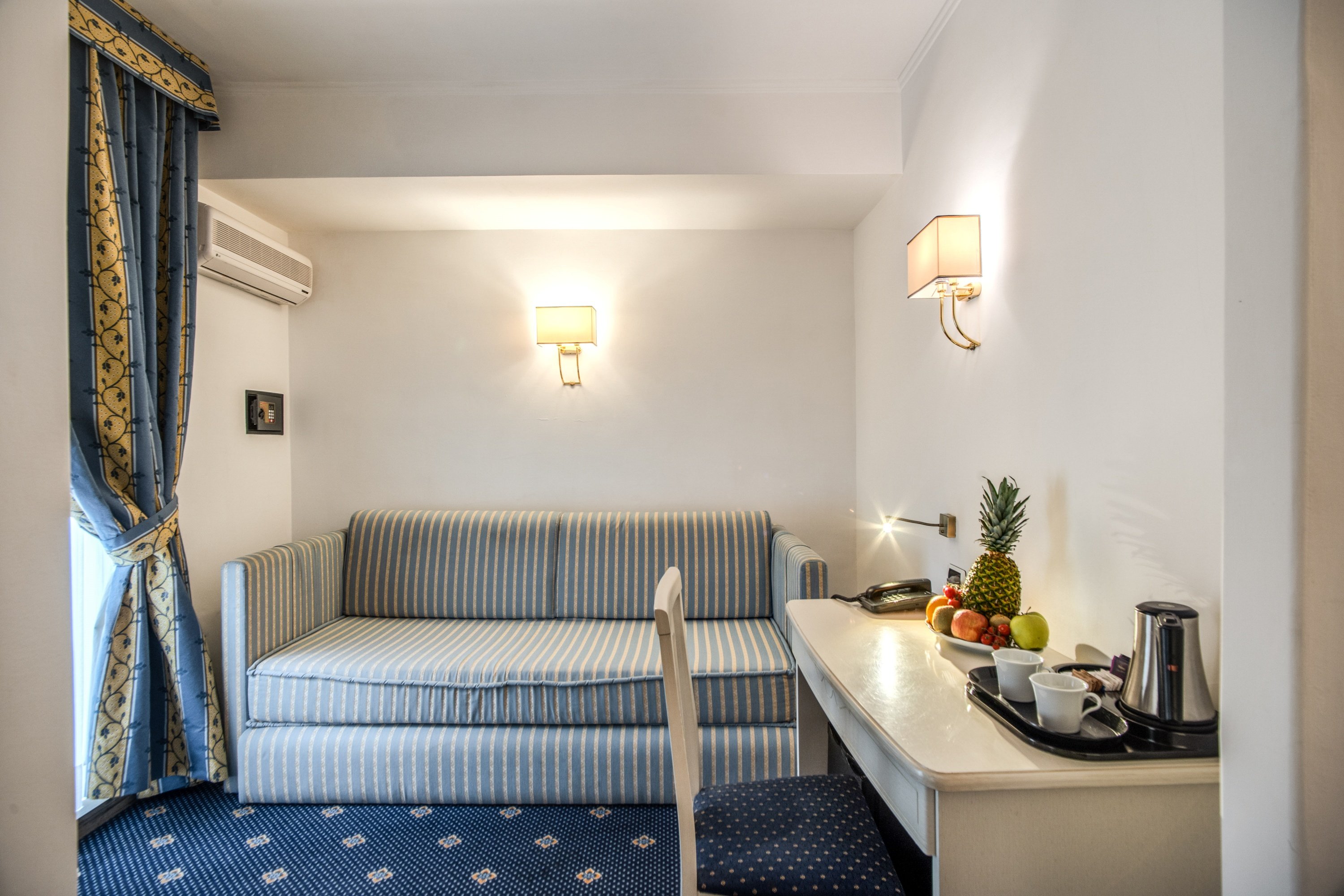 Napoleon Hotel 50/64