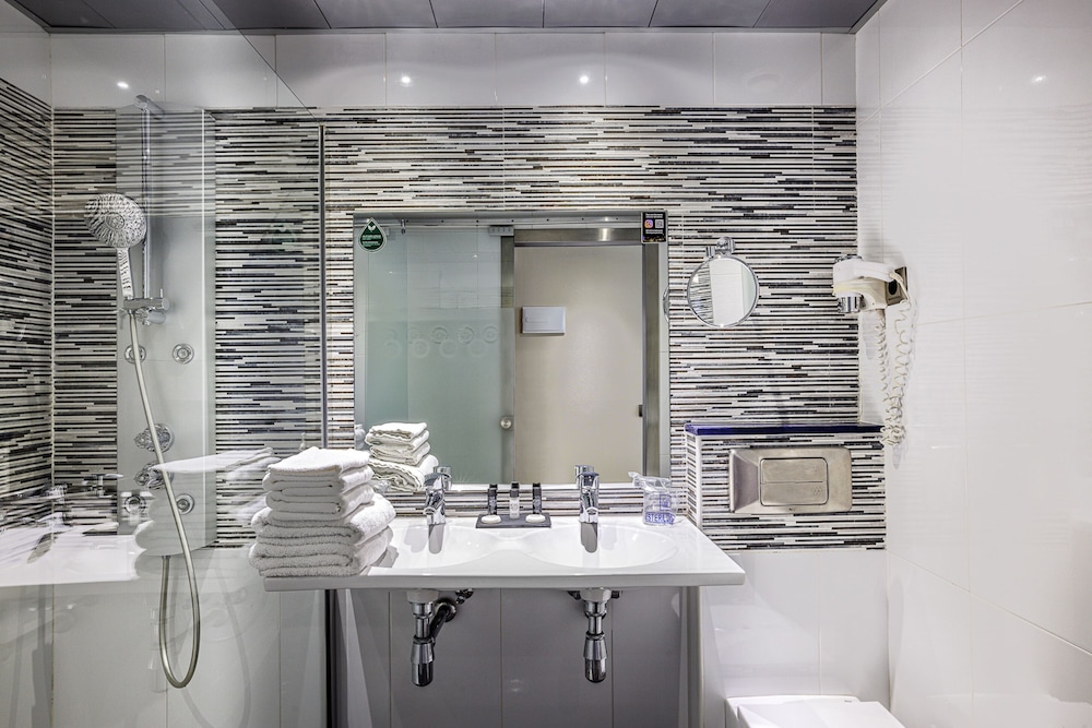 غرفة سوبيريور بسريرين منفصلين، Hotel Ronda Lesseps 9/10