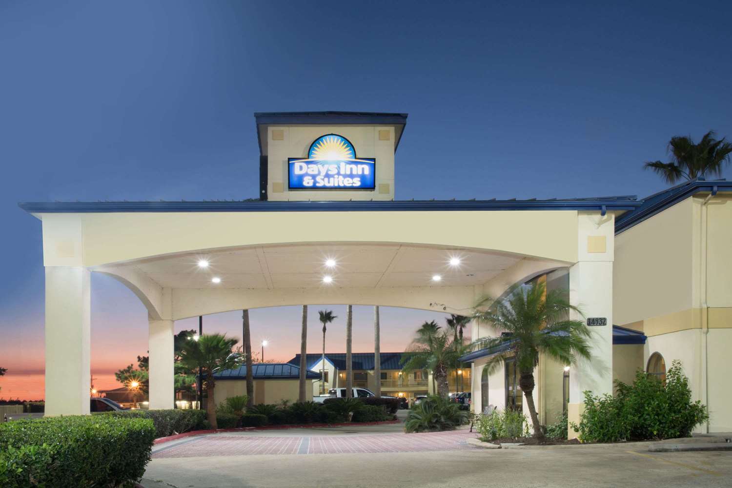 Days Inn & Suites by Wyndham Winnie 2/20