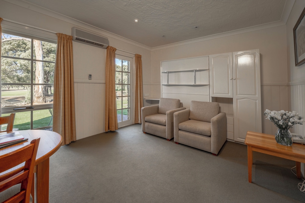 Country Club Villas 52/69