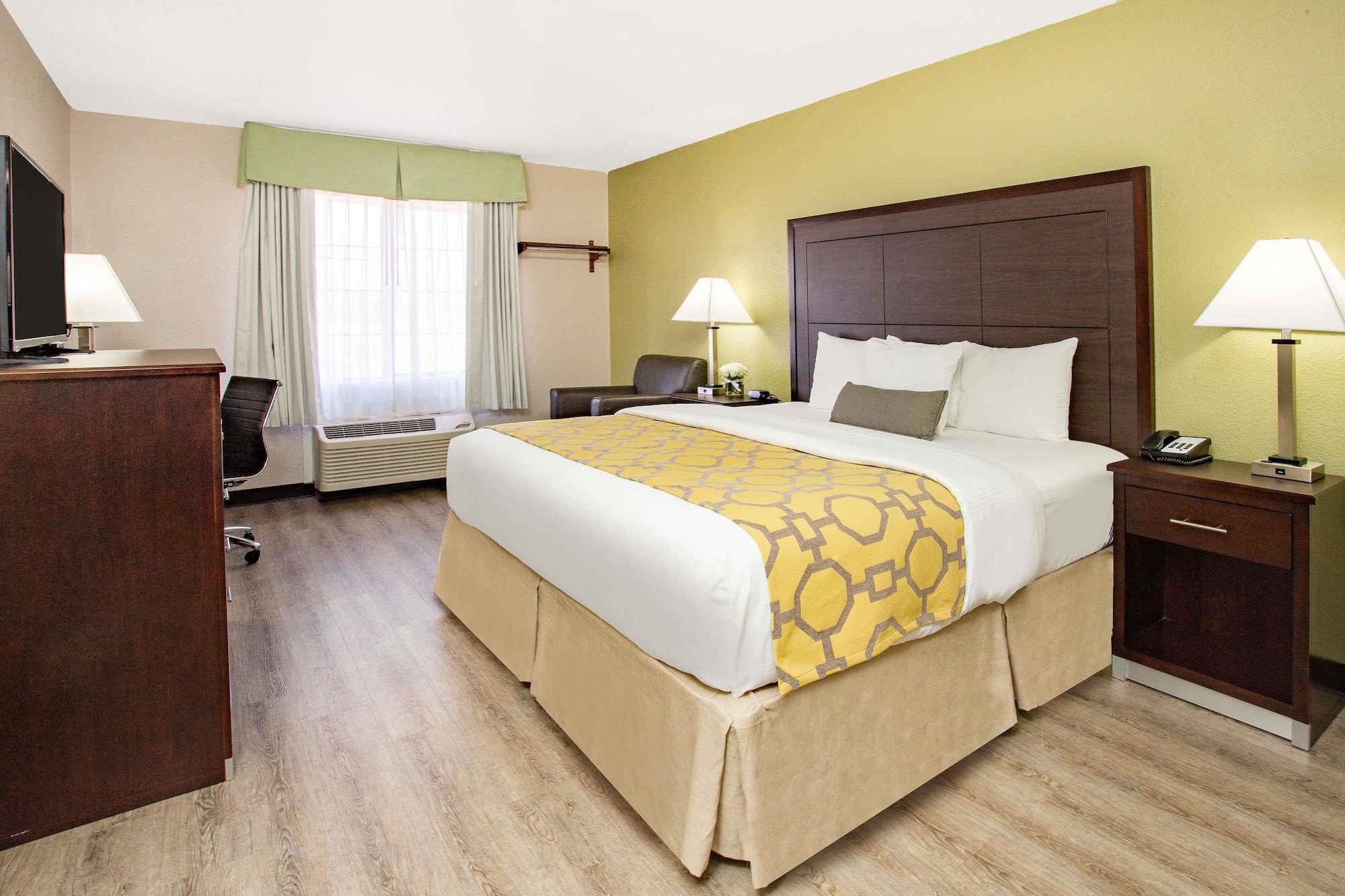 ROOM, KING BED